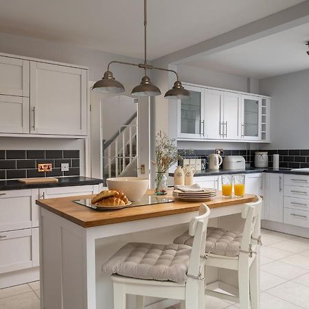Lovely 3 Bedroom Home In Rhos On Sea Exterior photo