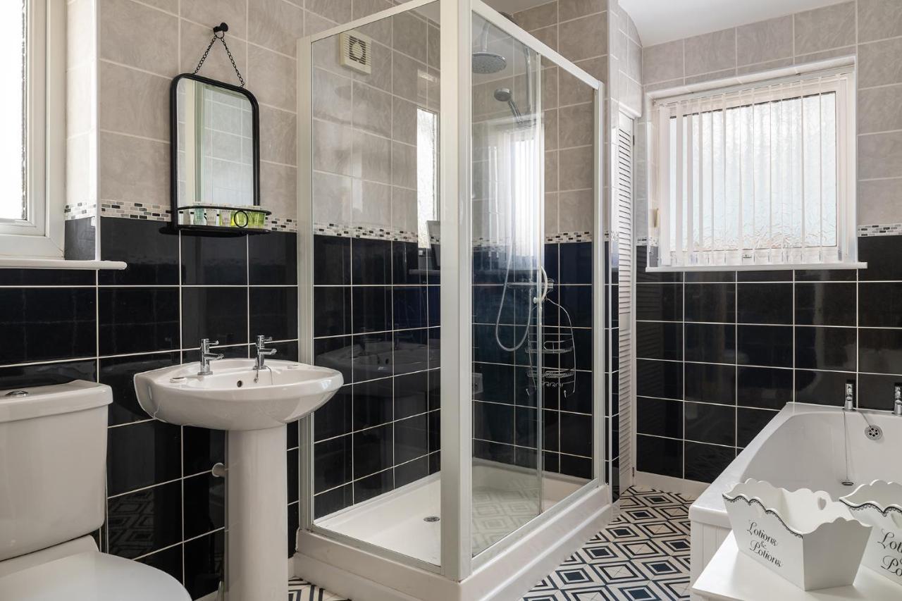 Lovely 3 Bedroom Home In Rhos On Sea Exterior photo