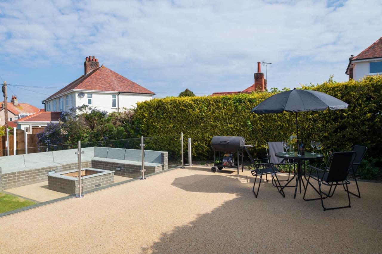 Lovely 3 Bedroom Home In Rhos On Sea Exterior photo