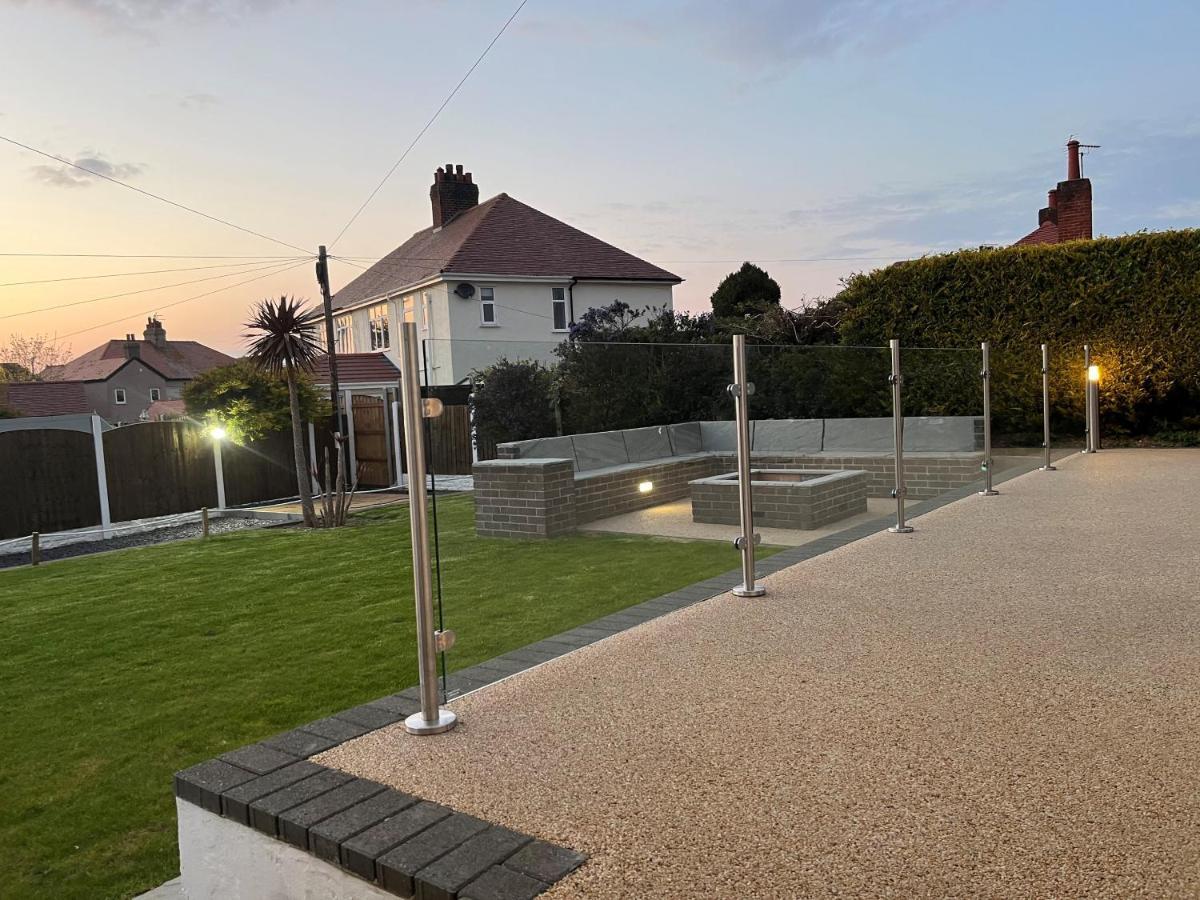 Lovely 3 Bedroom Home In Rhos On Sea Exterior photo