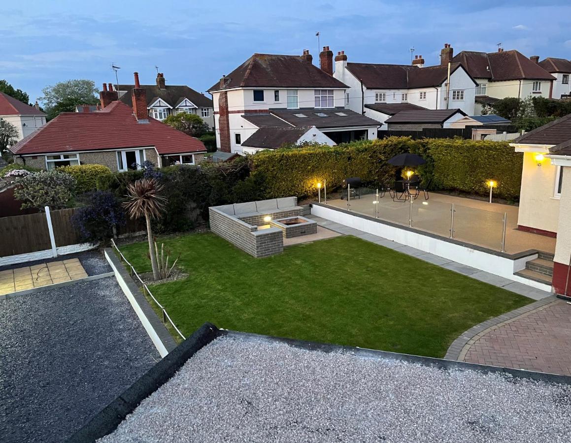 Lovely 3 Bedroom Home In Rhos On Sea Exterior photo