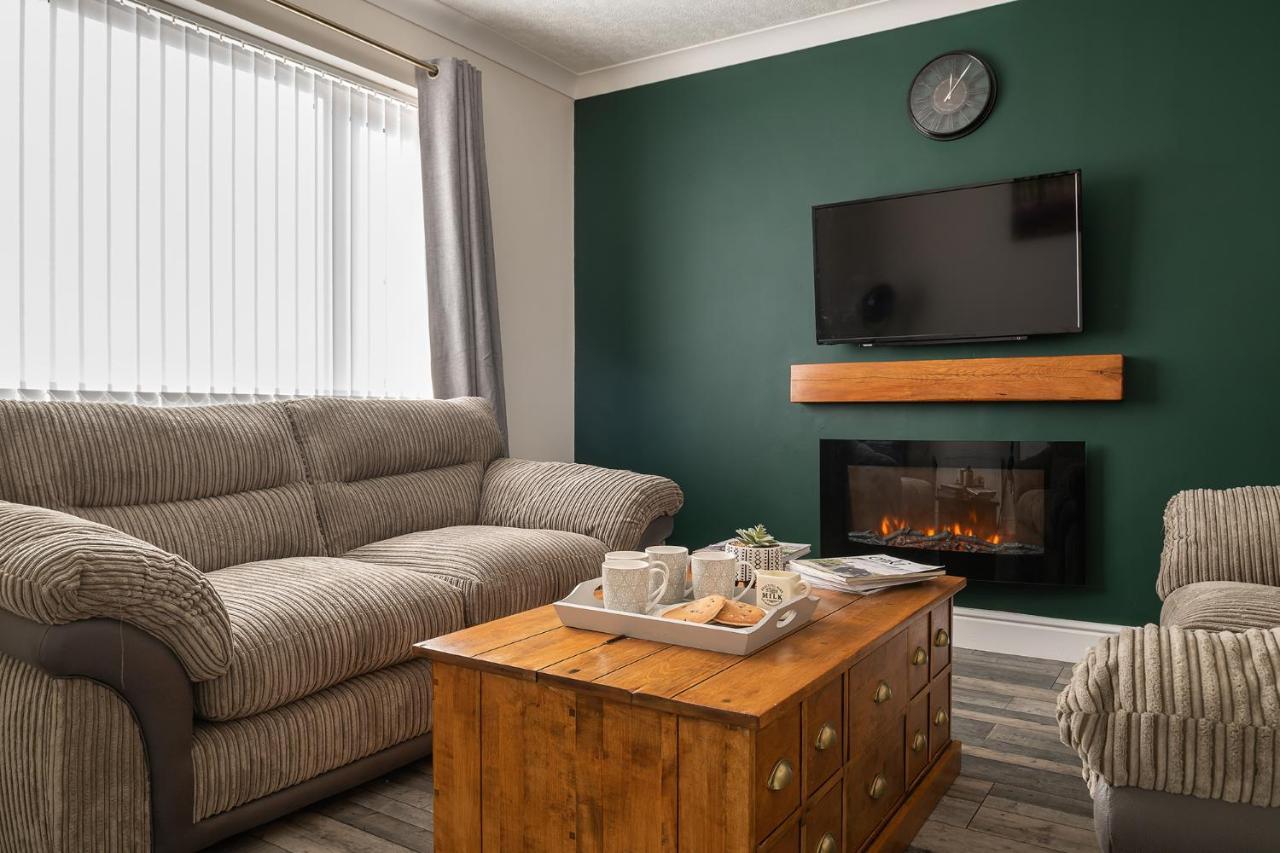 Lovely 3 Bedroom Home In Rhos On Sea Exterior photo