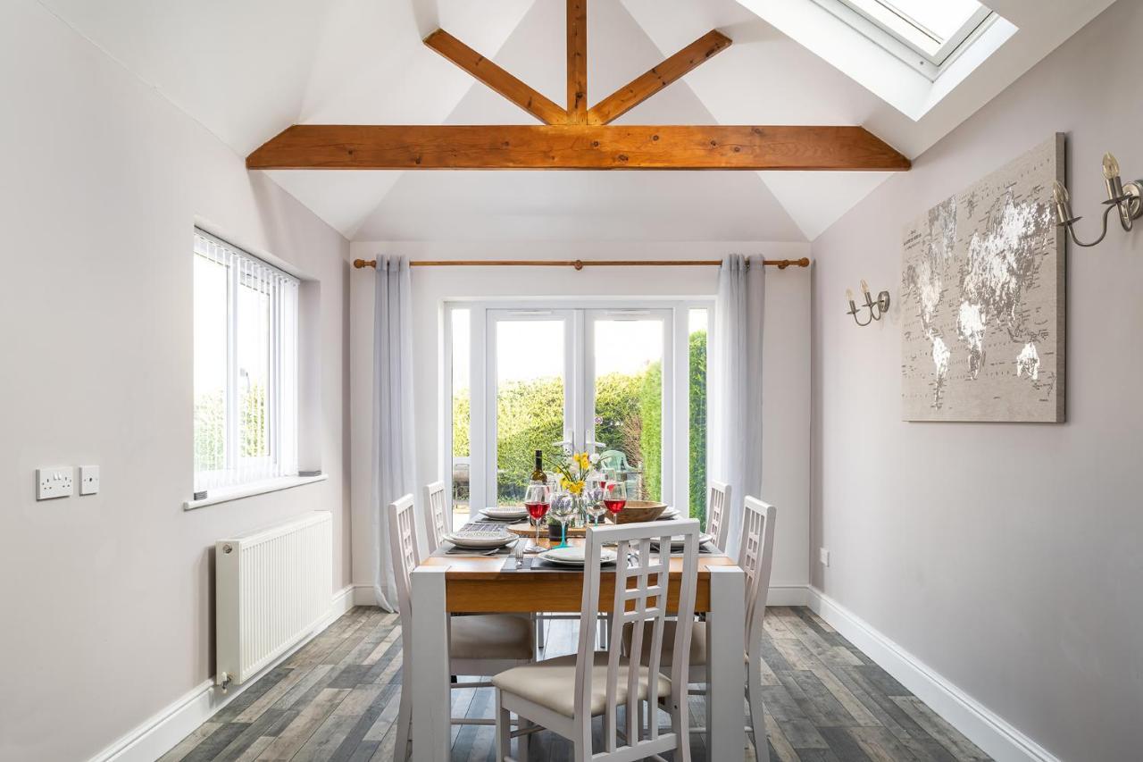 Lovely 3 Bedroom Home In Rhos On Sea Exterior photo